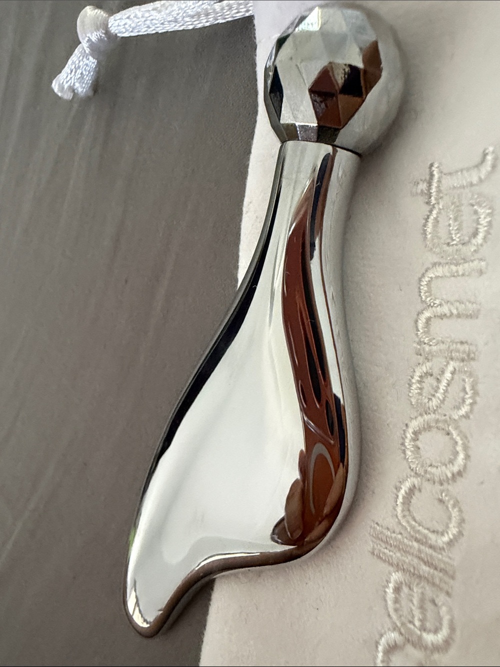Silver Facial Massage Tool - Ergonomic Gua Sha Roller - Picture 2 of 4